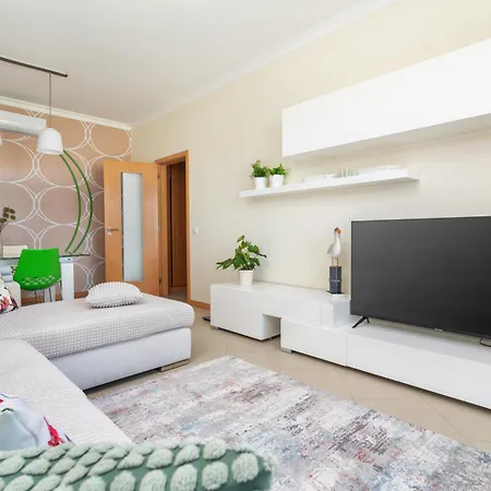 Διαμέρισμα With Comfortable Terrace, 2 Swimming Pools & Tennis Court