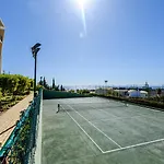 아파트 With Comfortable Terrace, 2 Swimming Pools & Tennis Court *