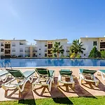 With Comfortable Terrace, 2 Swimming Pools & Tennis Court 알부페이라