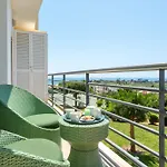 With Comfortable Terrace, 2 Swimming Pools & Tennis Court アルブフェイラ