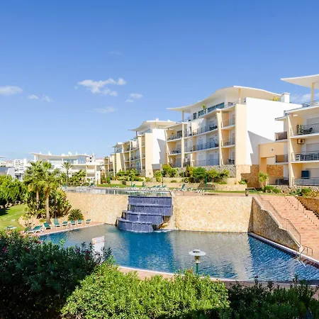 アパート With Comfortable Terrace, 2 Swimming Pools & Tennis Court アルブフェイラ