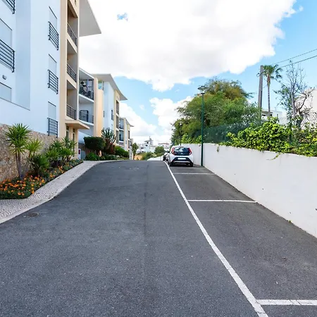 With Comfortable Terrace, 2 Swimming Pools & Tennis Court * 알부페이라