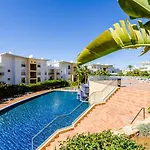Lägenhet With Comfortable Terrace, 2 Swimming Pools & Tennis Court