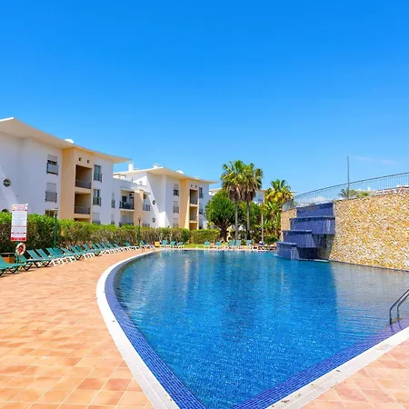 With Comfortable Terrace, 2 Swimming Pools & Tennis Court Lägenhet Albufeira
