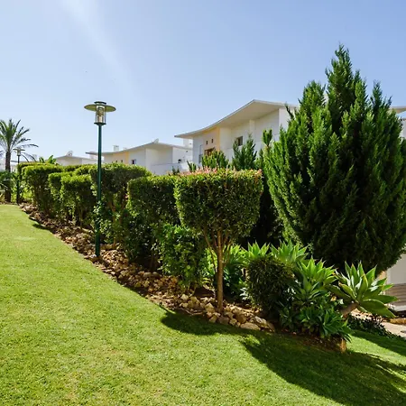 Διαμέρισμα With Comfortable Terrace, 2 Swimming Pools & Tennis Court Αλμπουφέιρα